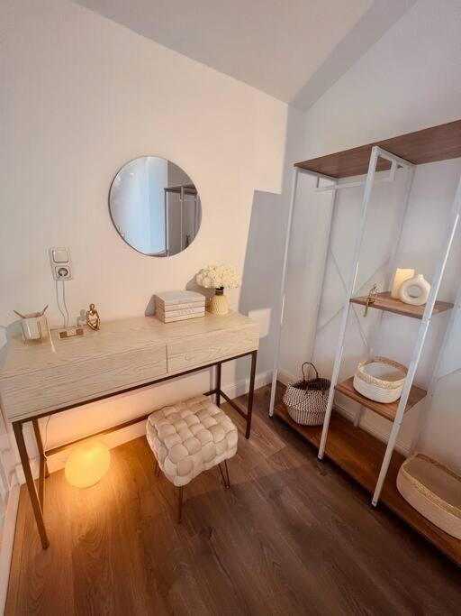 Amalfi Home - Stylish Apartment With Terrace Шёнефельд Экстерьер фото